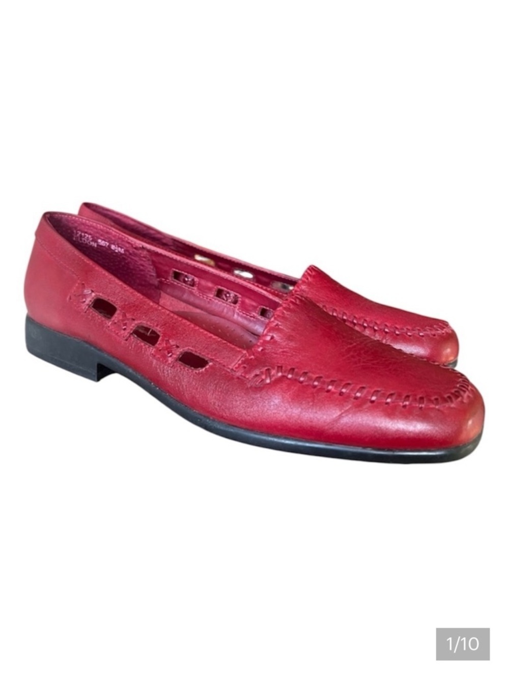 Carriage Court ladies leather loafers, NWOT burgundy 8 1/2 medium perfect cond